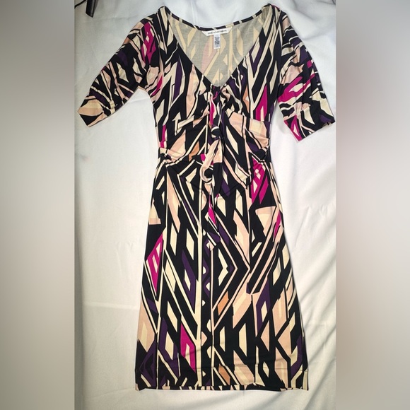 Diane Von Furstenberg Dresses & Skirts - Diane von Furstenberg  100% Silk Geometric Print Dress- Size 4